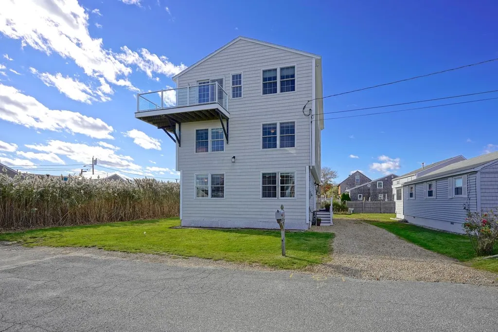7 Pearl Street Hampton NH 03842
