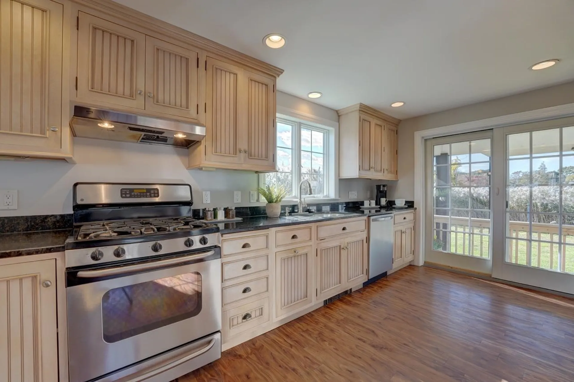 7 Pearl Street Hampton NH 03842