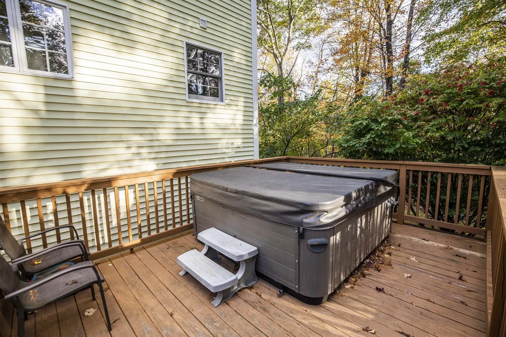 12 Sherburne Drive Raymond NH 03077