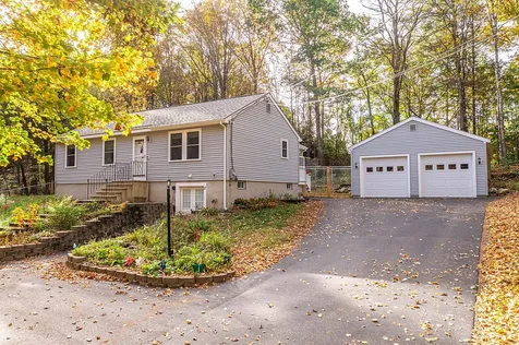 17 North Road Fremont NH 03044