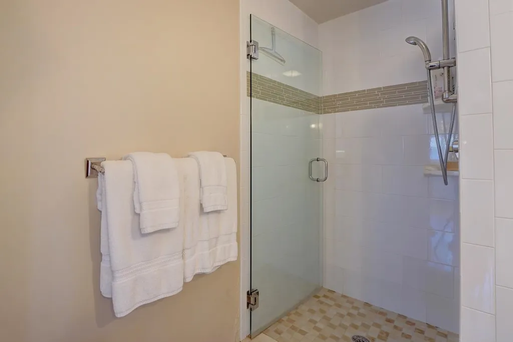 30 Nudd Avenue Hampton NH 03842