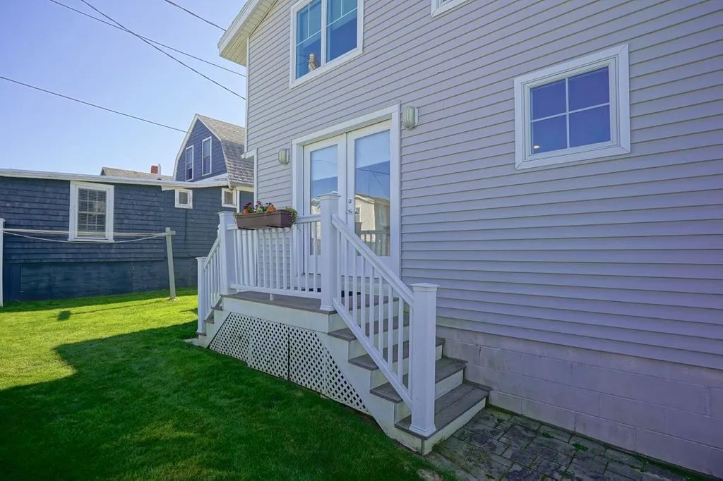 30 Nudd Avenue Hampton NH 03842