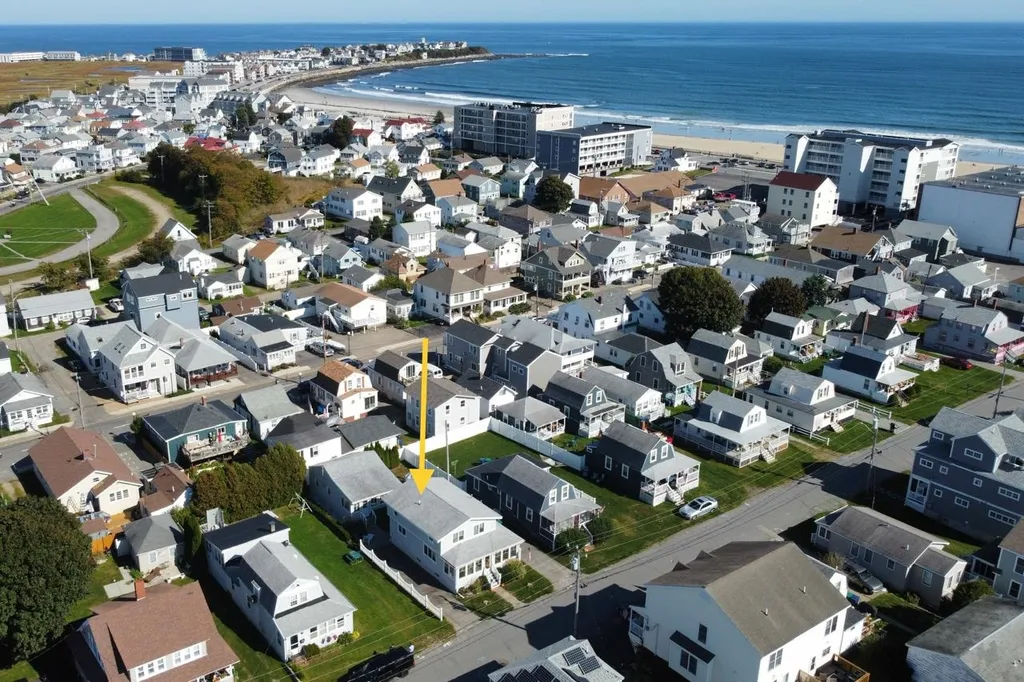 30 Nudd Avenue Hampton NH 03842