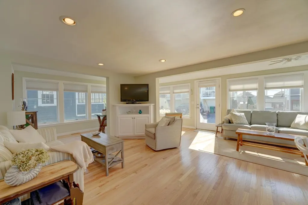30 Nudd Avenue Hampton NH 03842