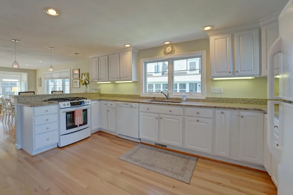 30 Nudd Avenue Hampton NH 03842