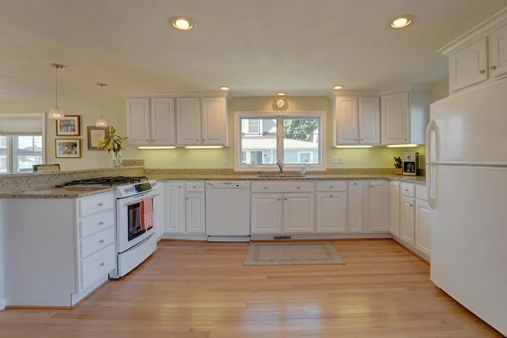 30 Nudd Avenue Hampton NH 03842