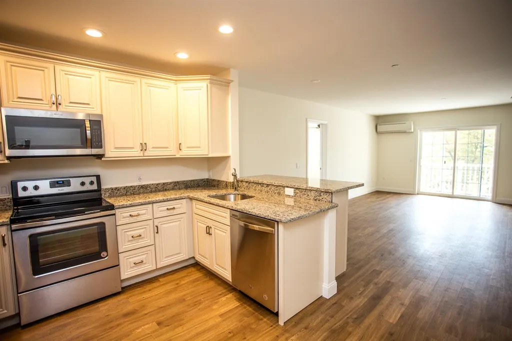 19 Kendall Pond Road Derry NH 03038