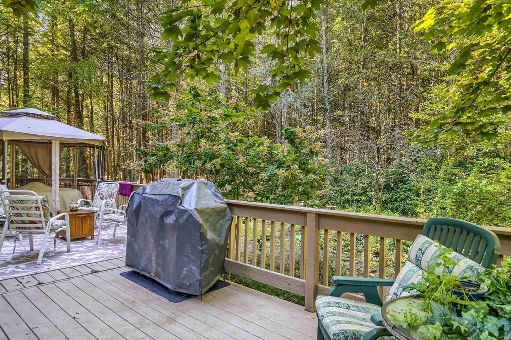 16 Northrup Drive Brentwood NH 03833