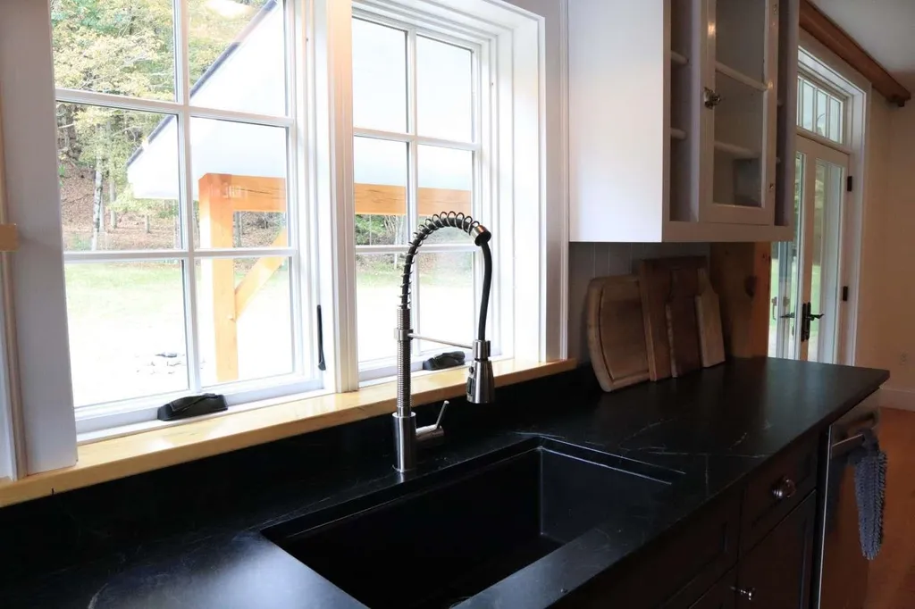 16 Spring Hill Road Putney VT 05346