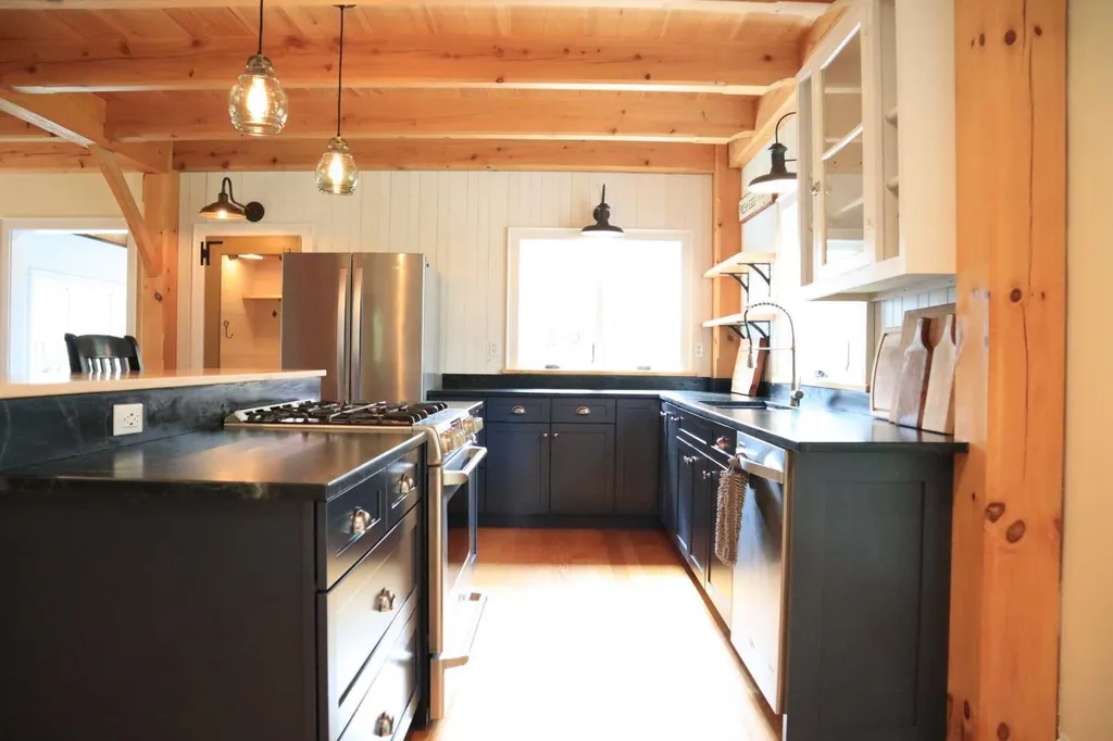 16 Spring Hill Road Putney VT 05346