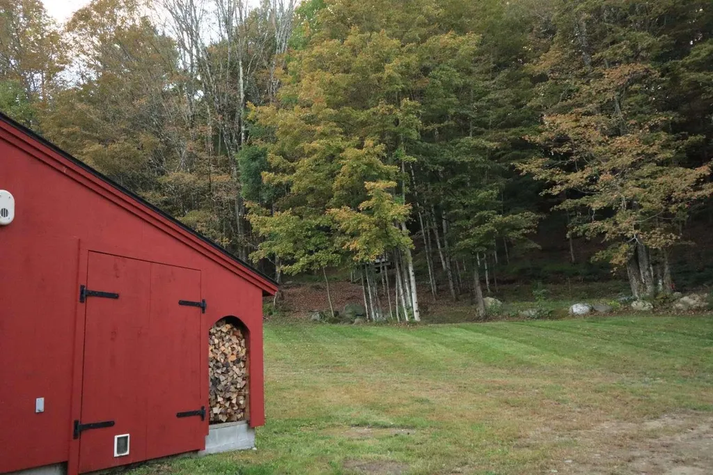16 Spring Hill Road Putney VT 05346