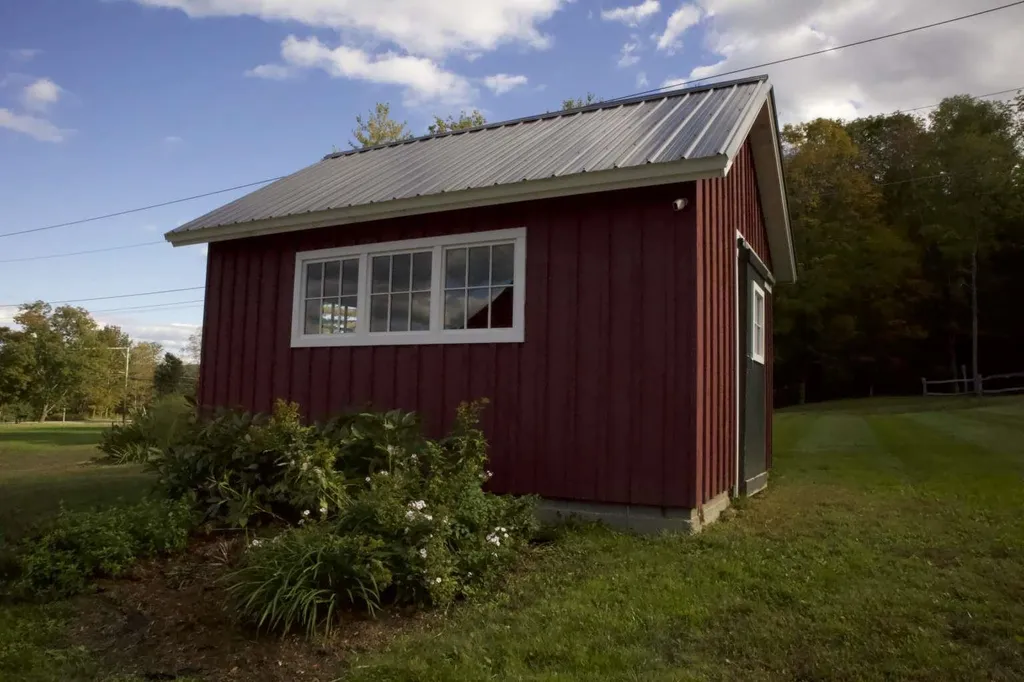 16 Spring Hill Road Putney VT 05346