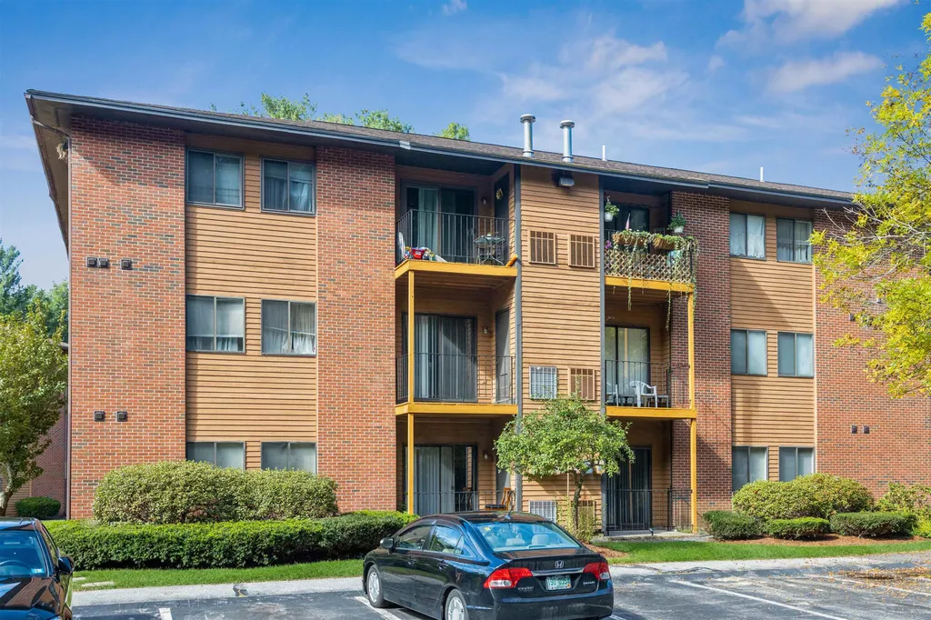 17 Blackstone Drive Nashua NH 03063
