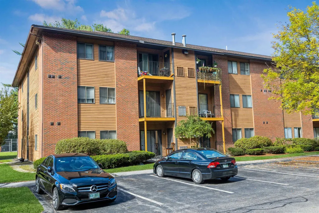 17 Blackstone Drive Nashua NH 03063