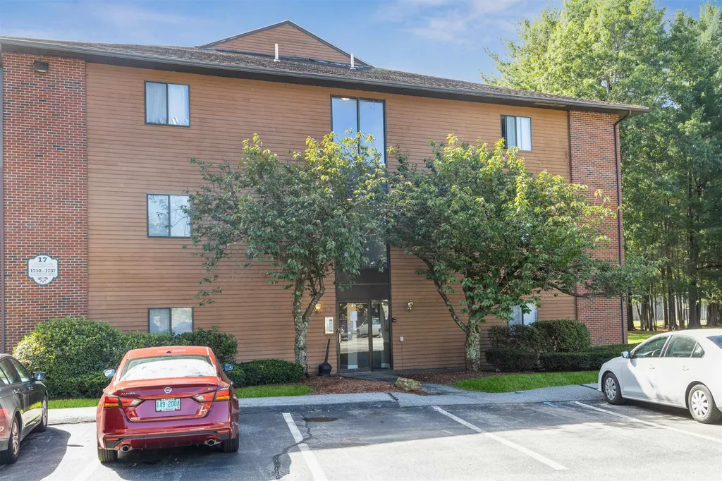 17 Blackstone Drive Nashua NH 03063