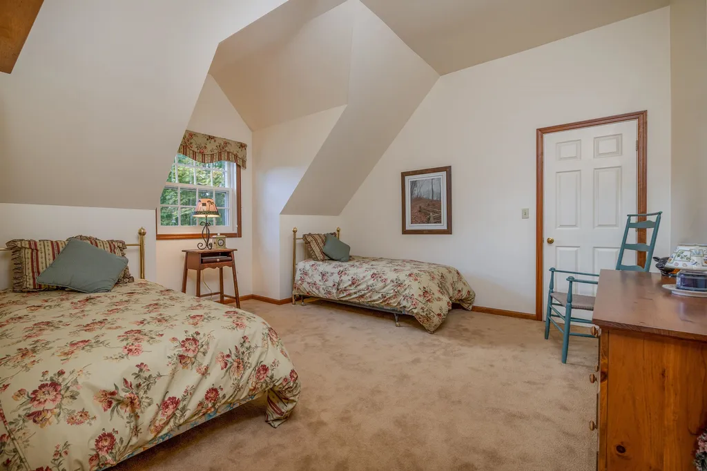 193 Chester Arthur Road Hartford VT 05059