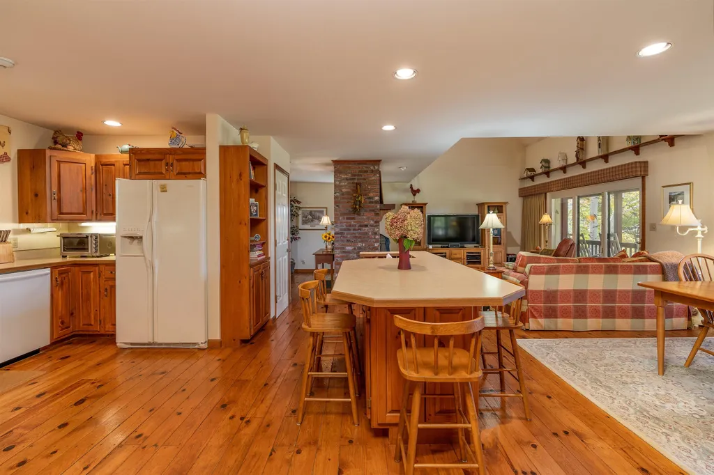 193 Chester Arthur Road Hartford VT 05059