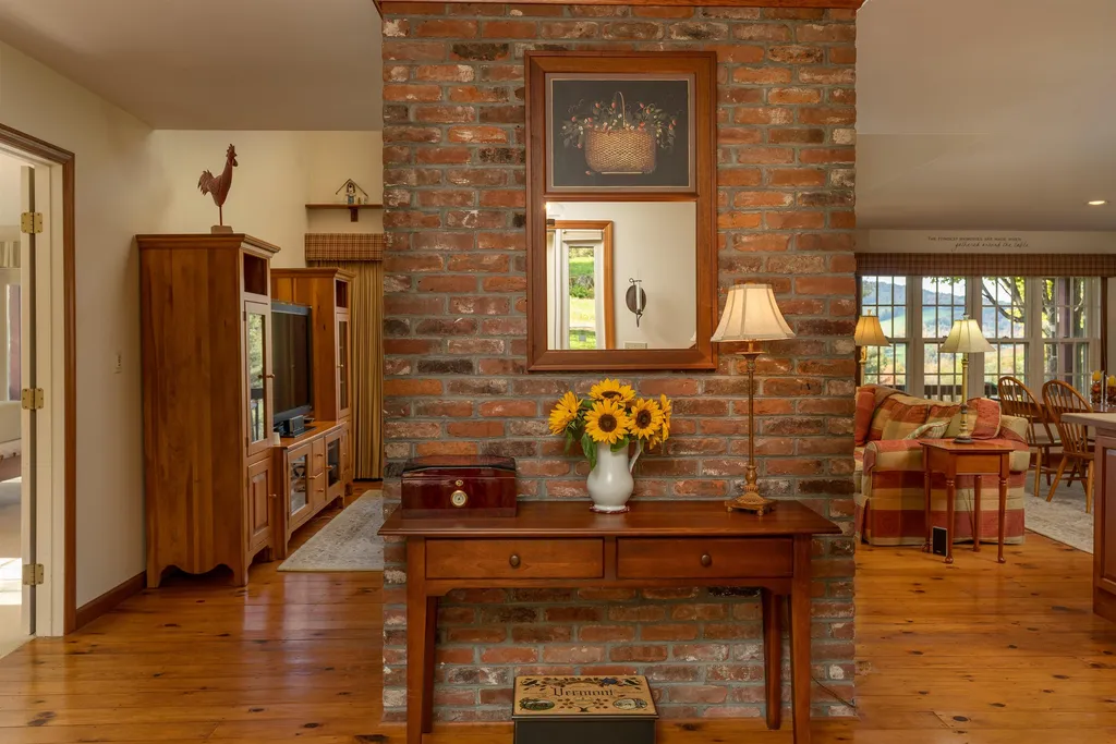 193 Chester Arthur Road Hartford VT 05059