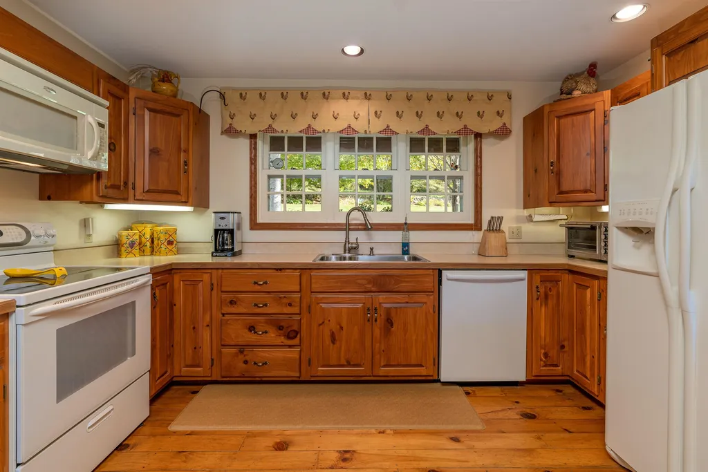 193 Chester Arthur Road Hartford VT 05059
