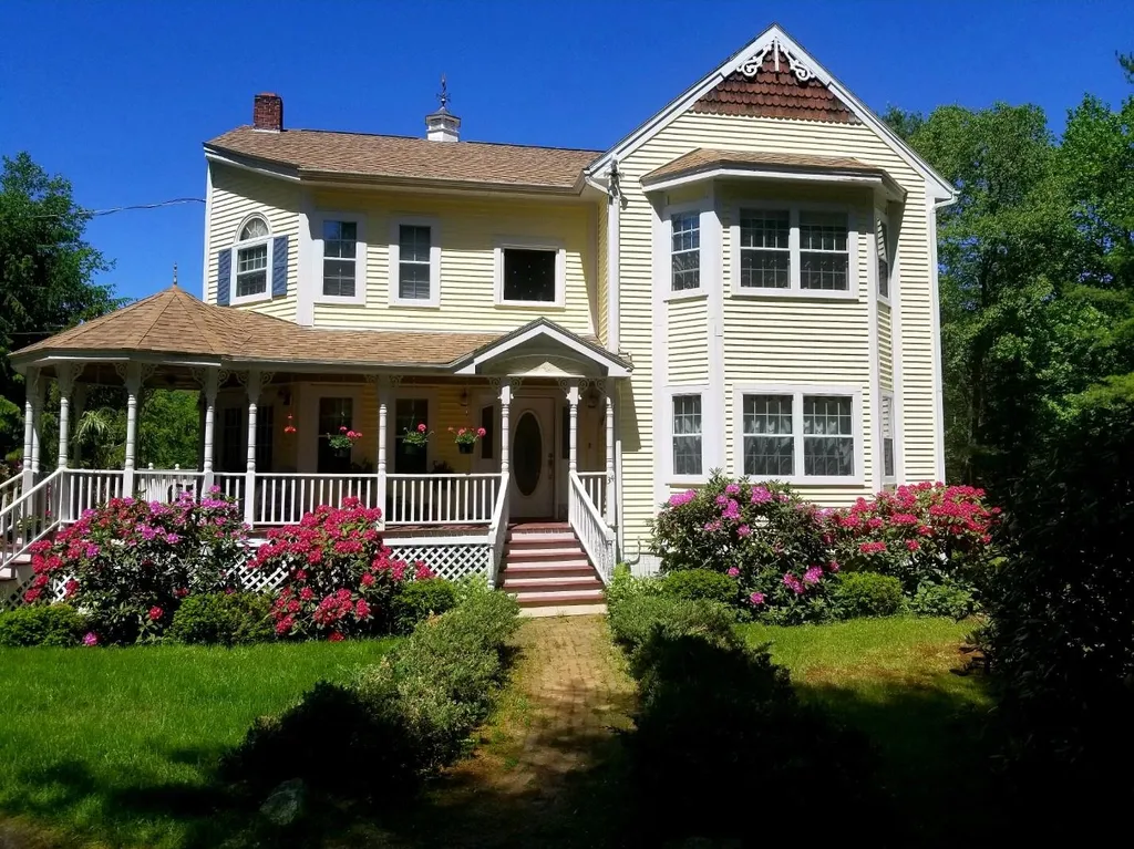 34 Meadowbrook Road Grantham NH 03753