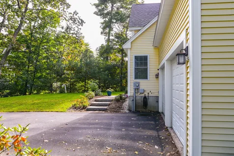 21 Carriage Hill Lane Dover NH 03820