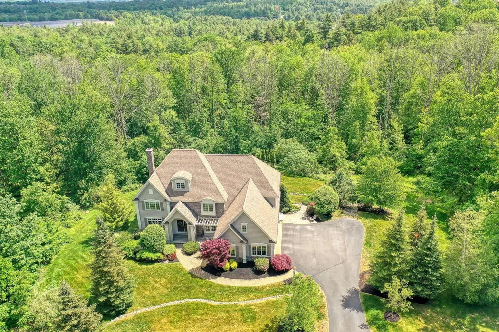 10 Chardonnay Terrace Bedford NH 03110