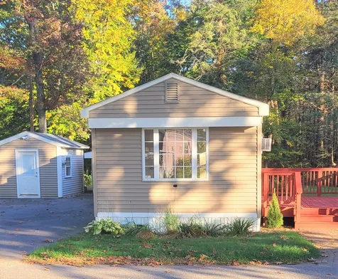 33 Hickory Avenue North Hampton NH 03862