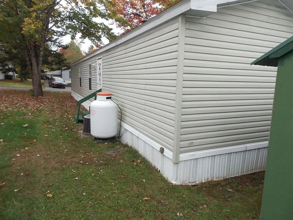 8 Morways Park Charlestown NH 03603