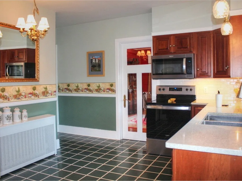 5166 Shelburne Road Shelburne VT 05482