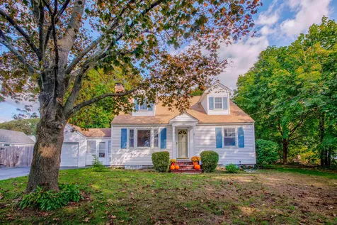 31 Edgewood Avenue Nashua NH 03064