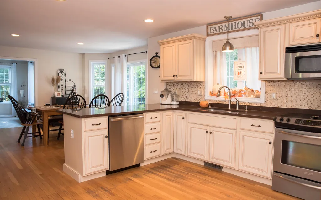 20 Thurston Drive Lee NH 03861