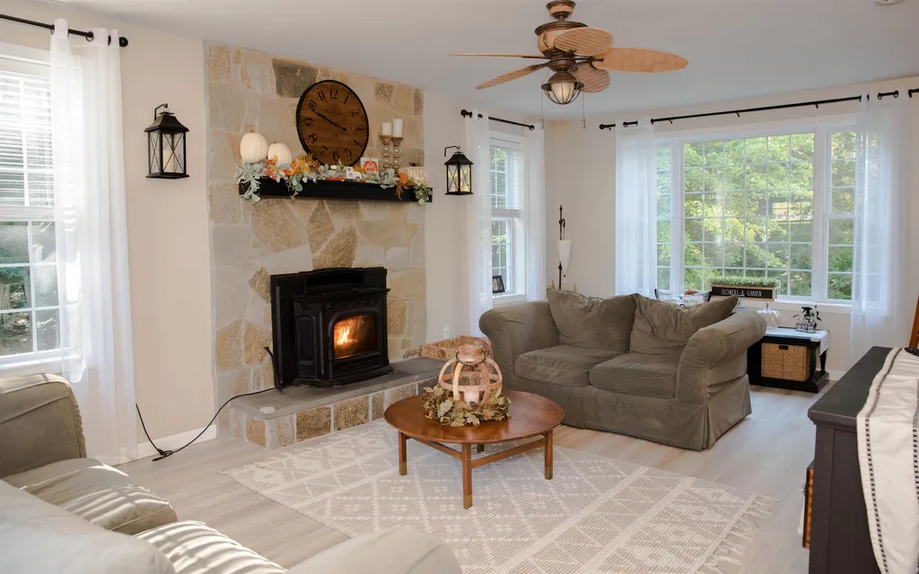 20 Thurston Drive Lee NH 03861