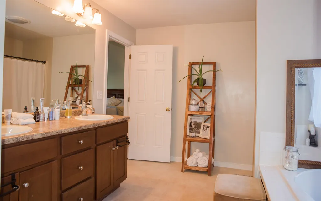 20 Thurston Drive Lee NH 03861