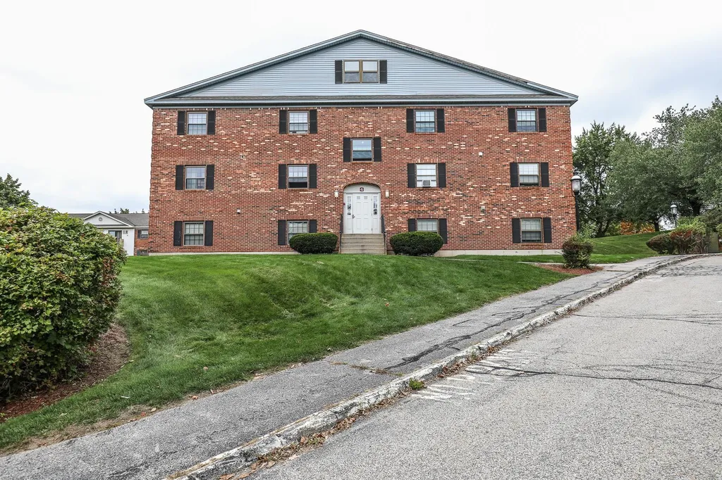 4 Fairfax Avenue Derry NH 03038