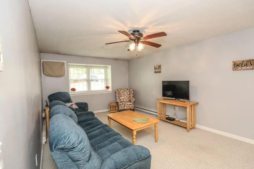 4 Fairfax Avenue Derry NH 03038