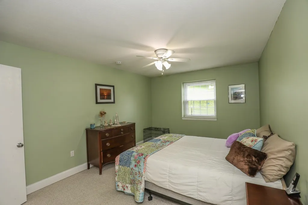 4 Fairfax Avenue Derry NH 03038
