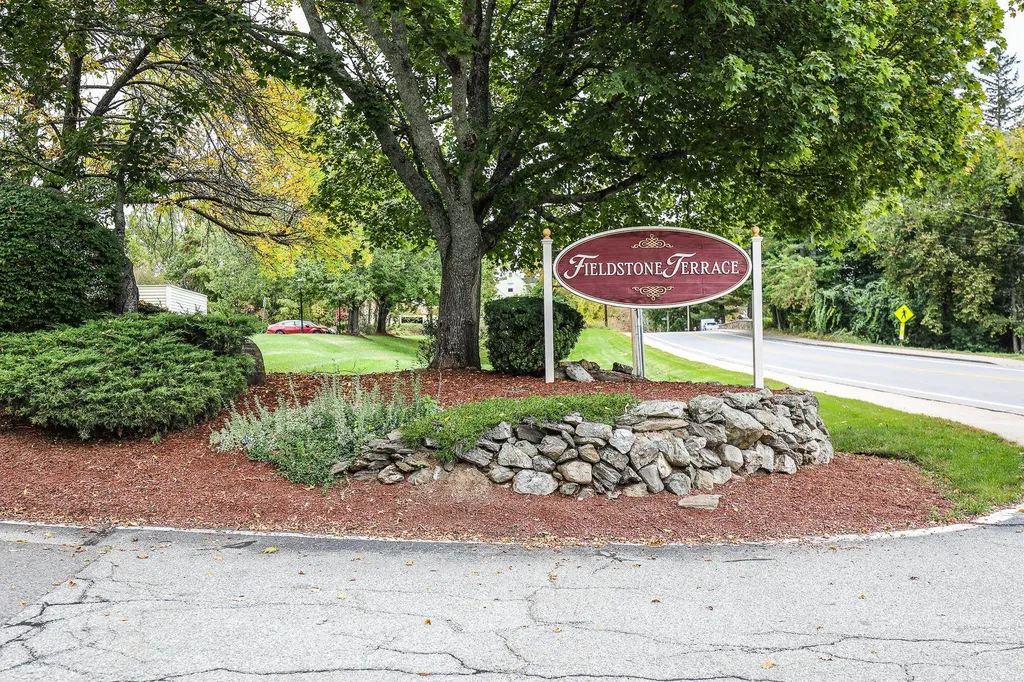 4 Fairfax Avenue Derry NH 03038