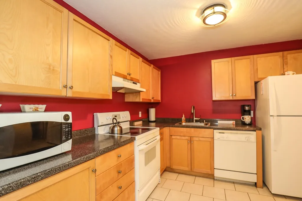4 Fairfax Avenue Derry NH 03038