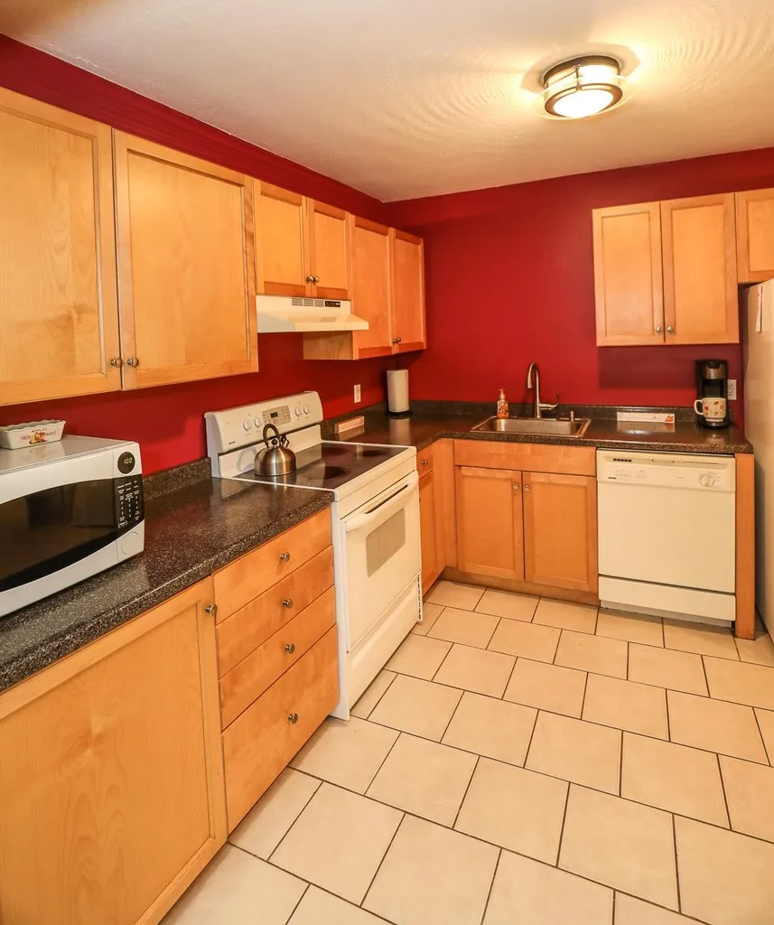 4 Fairfax Avenue Derry NH 03038