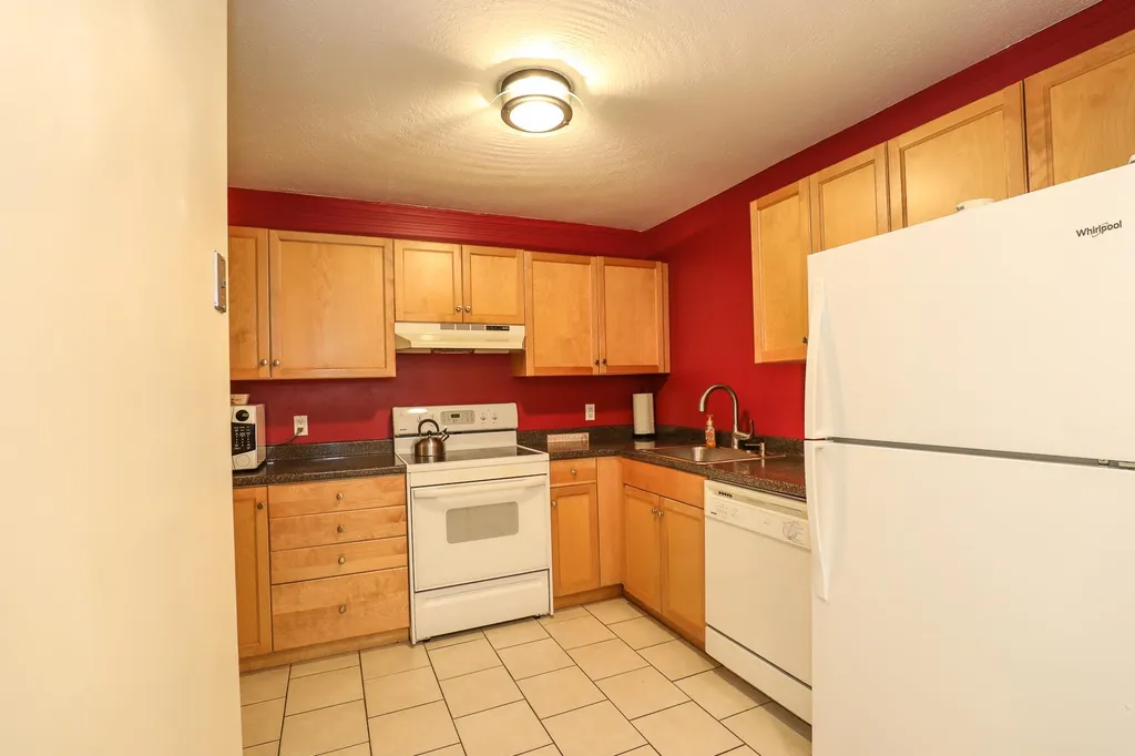 4 Fairfax Avenue Derry NH 03038