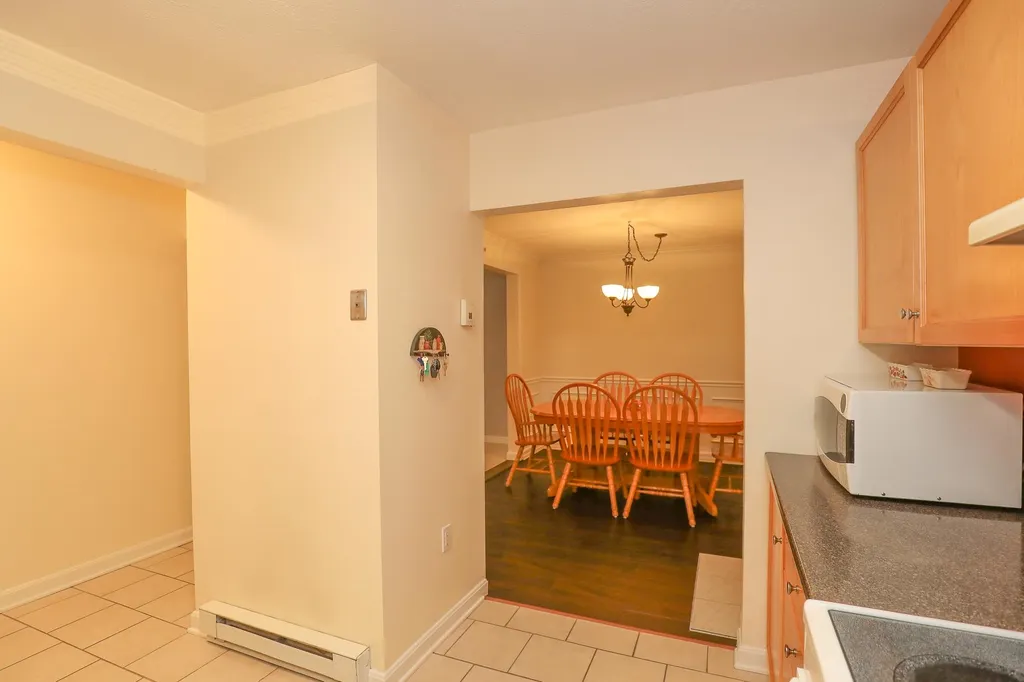 4 Fairfax Avenue Derry NH 03038