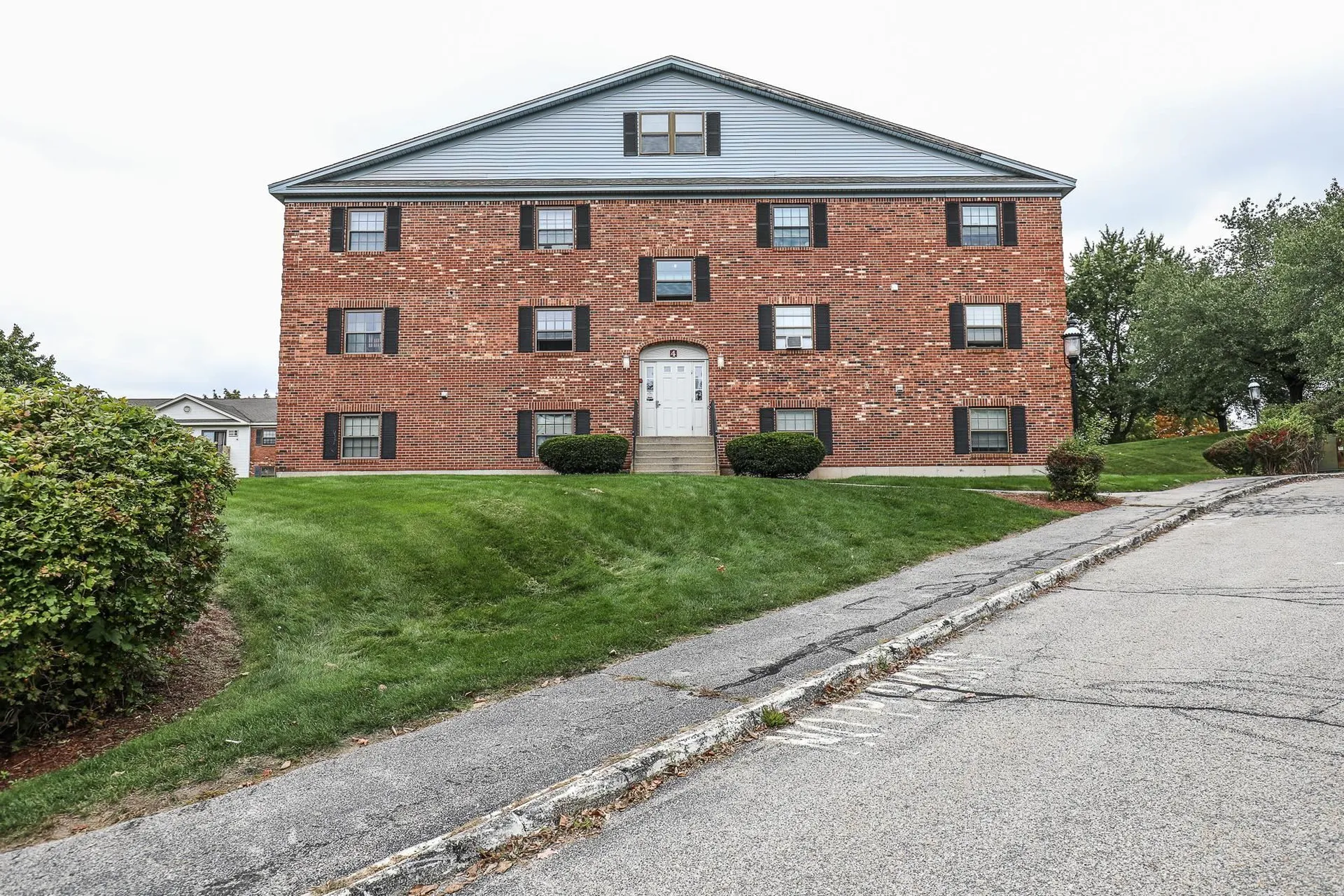 4 Fairfax Avenue Derry NH 03038