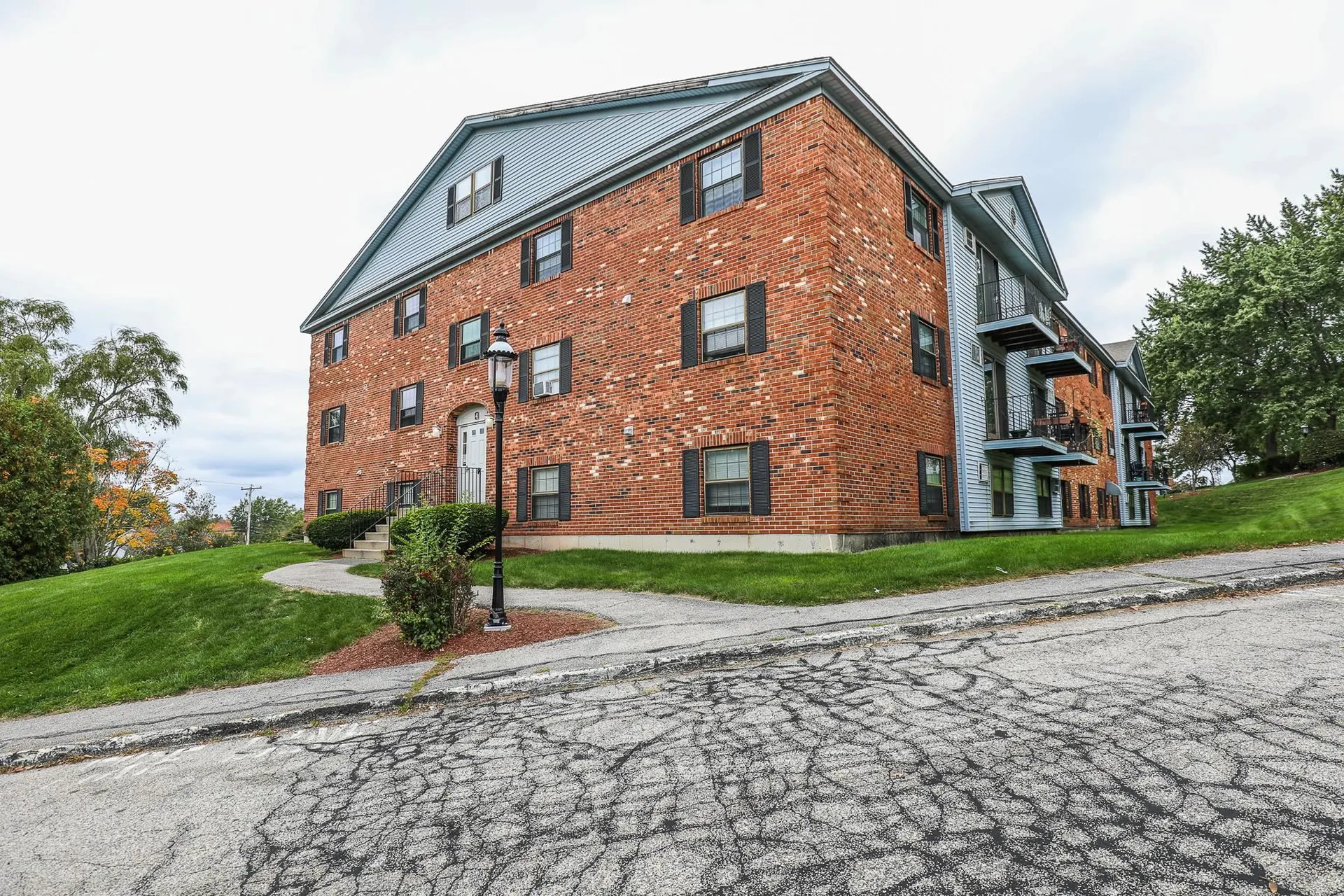 4 Fairfax Avenue Derry NH 03038