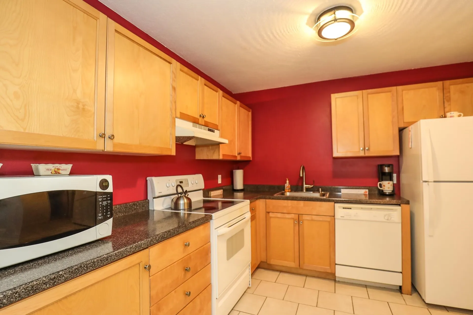 4 Fairfax Avenue Derry NH 03038