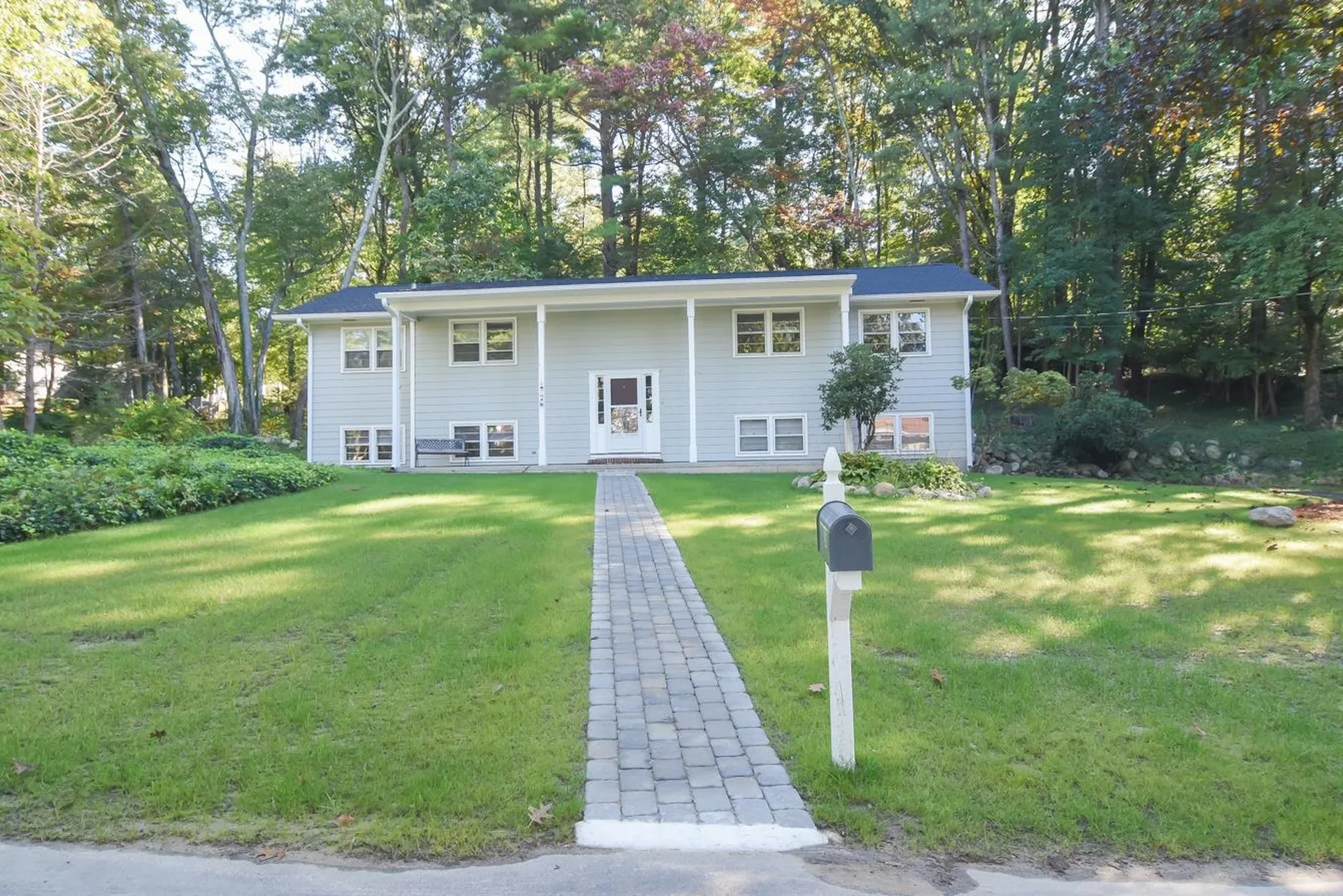 26 Dickens Street Nashua NH 03062