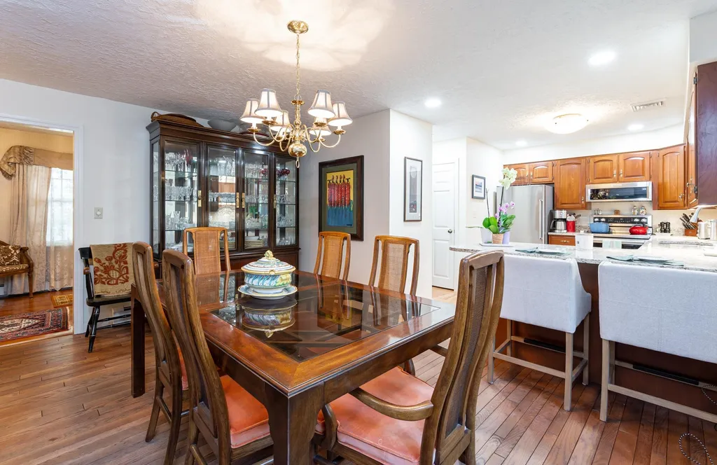 33 Pinecrest Drive Bedford NH 03110