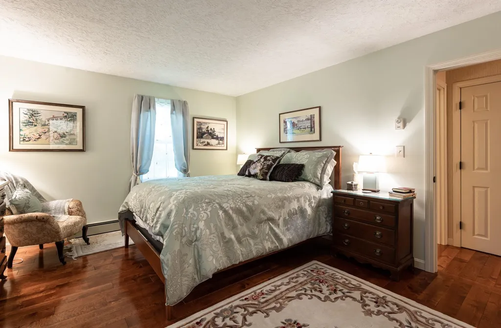 33 Pinecrest Drive Bedford NH 03110