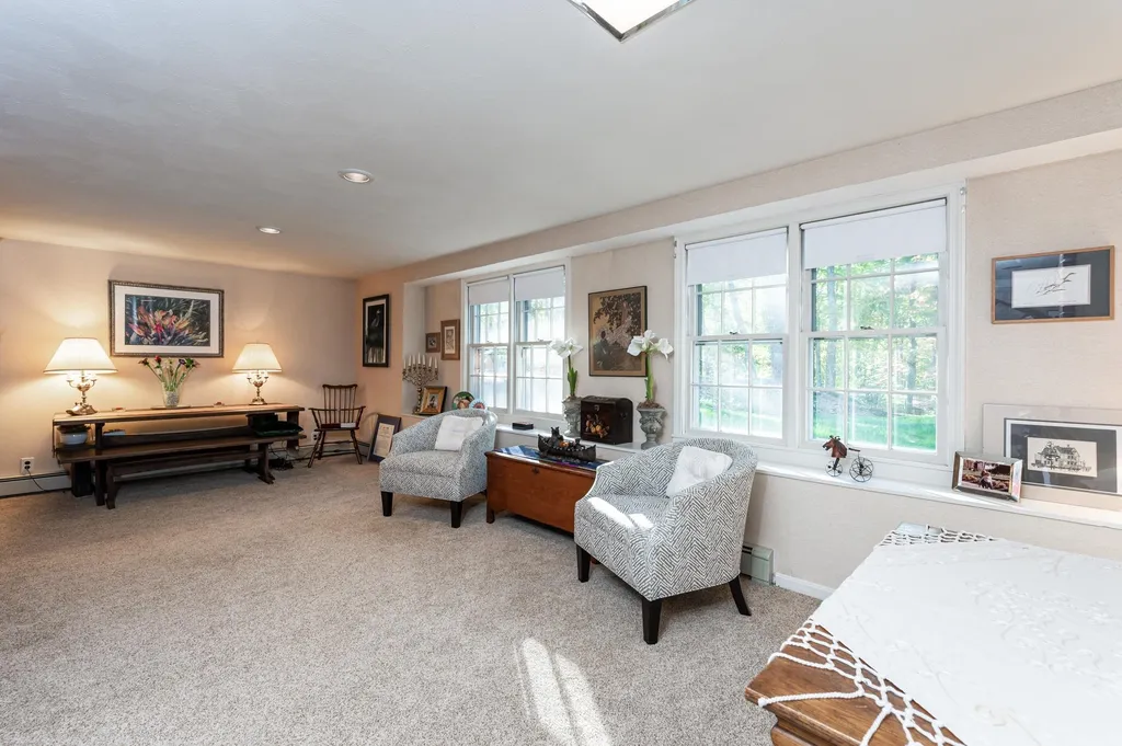 33 Pinecrest Drive Bedford NH 03110