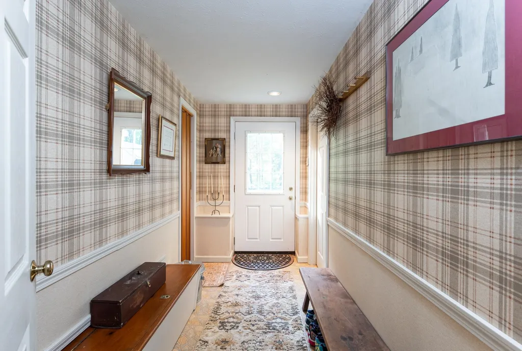 33 Pinecrest Drive Bedford NH 03110