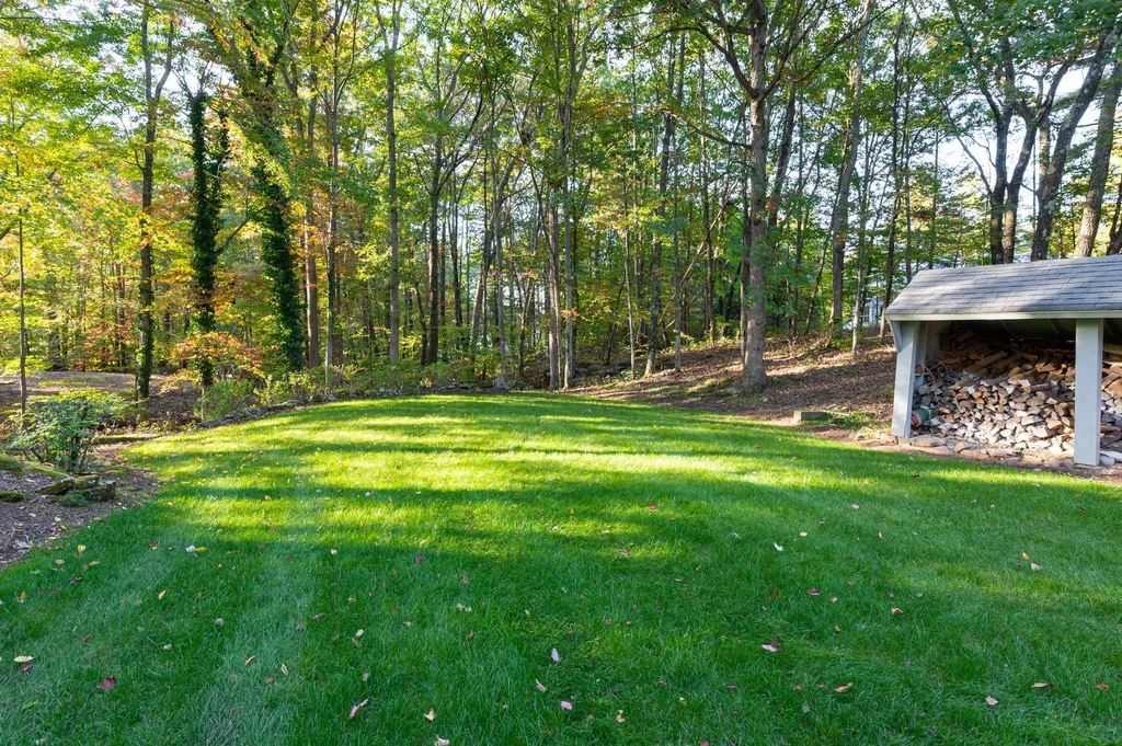33 Pinecrest Drive Bedford NH 03110